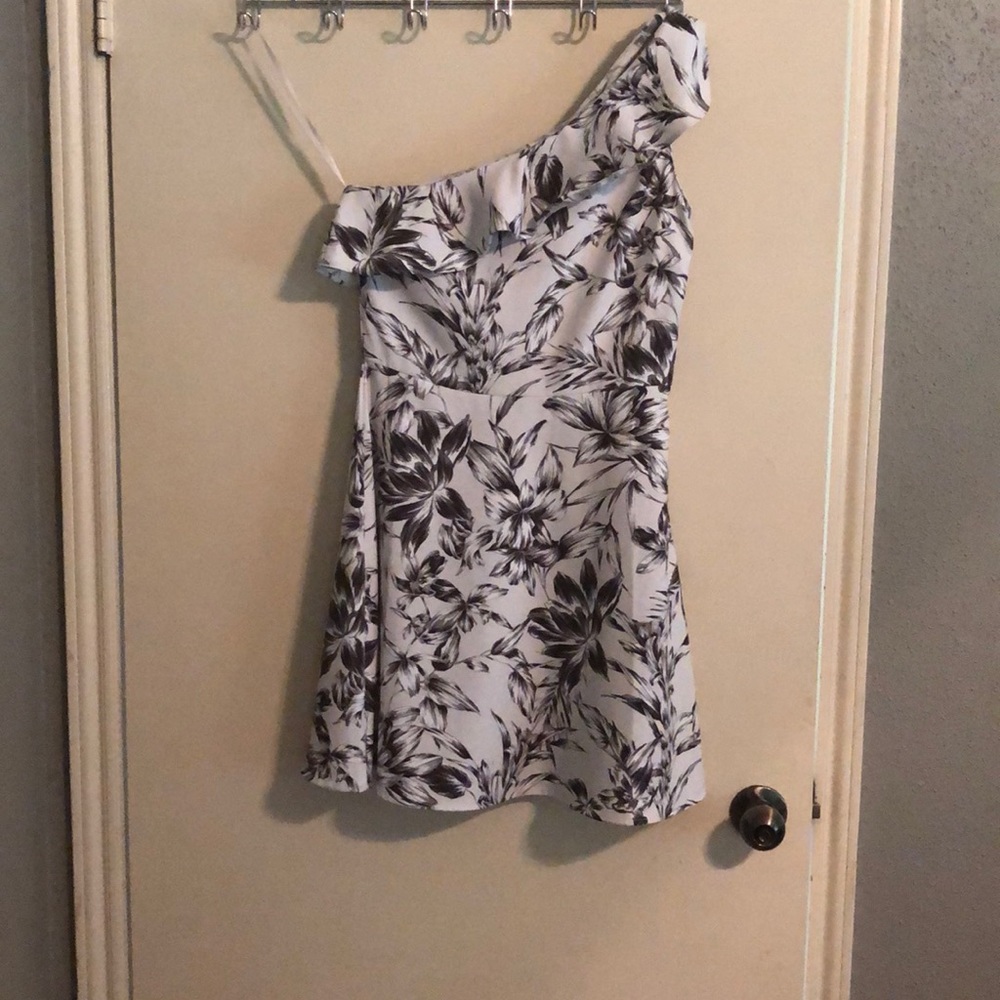 One shoulder strap dress